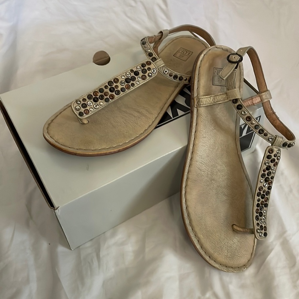 FRYE Kayla T Strap Sandal size 9